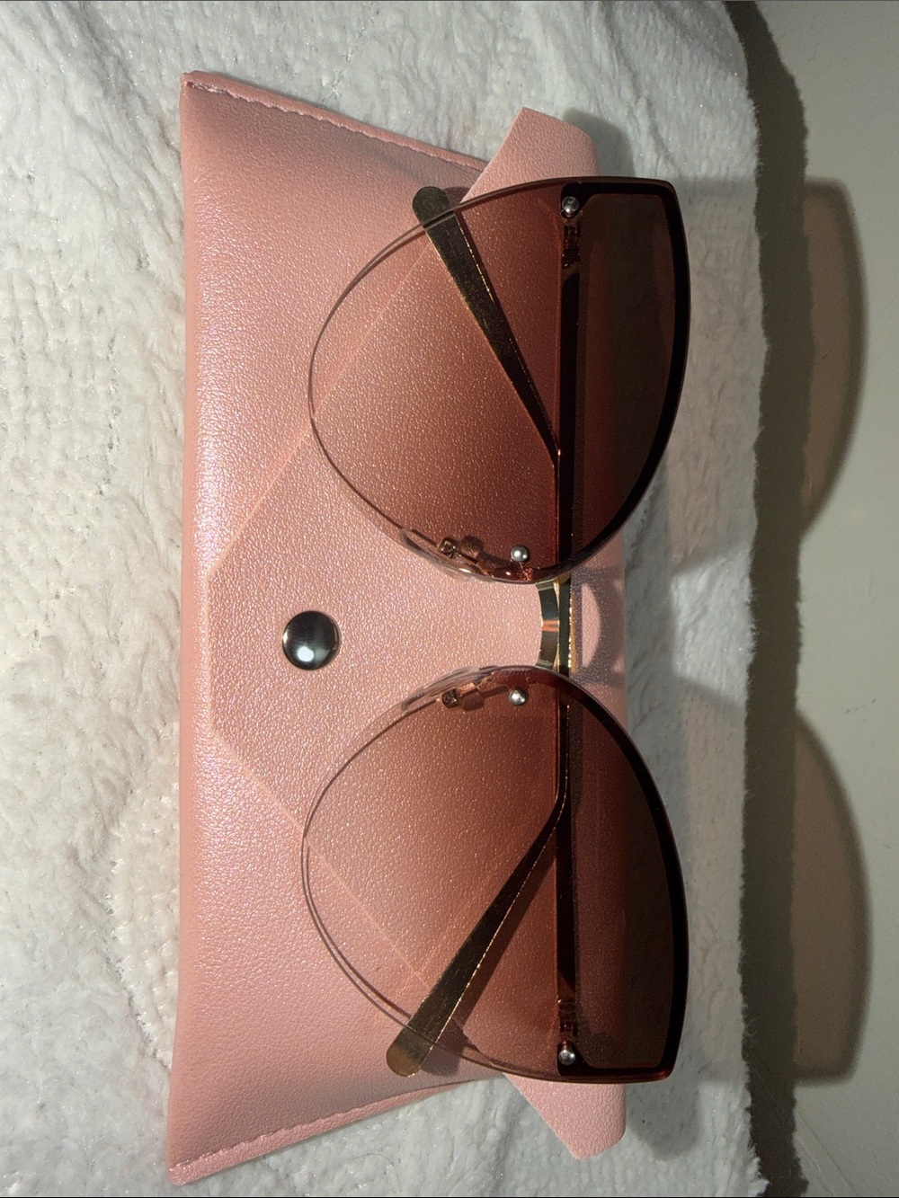 Stylish Women’s Rimless Sunglasses with Pink Case